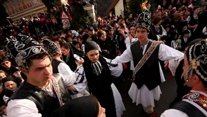 REPORTAJ: Cetele junilor din Mărginimea Sibiului - tradiţie de sute de ani devenită atracţie turistică - FOTO