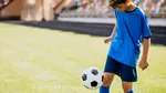 Copilul vrea să joace fotbal? Ce echipament contează cu adevărat la primele antrenamente (P)