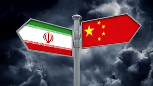 Iranul şi China anunţă intensificarea cooperării şi contracararea 