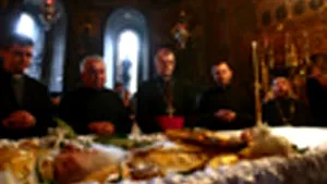 Trupul Patriarhului Teoctist, mutat în Palatul Patriarhiei (VIDEO)