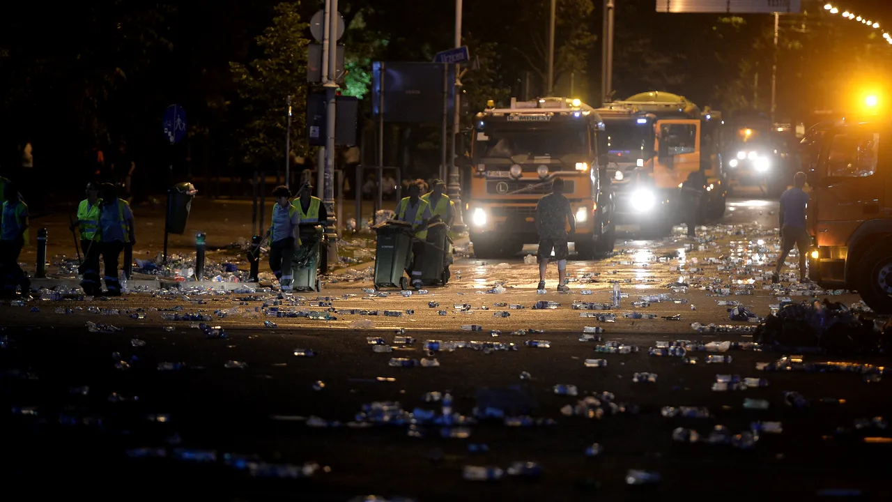 Primăria Capitalei: Imediat după miting, Piaţa Victoriei a fost curăţată de 100 de muncitori