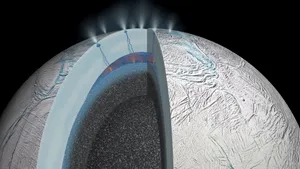 Izvoare cu apă caldă, active, descoperite pe unul dintre sateliţii planetei Saturn - FOTO