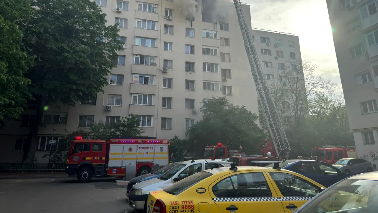 Incendiu într-un bloc din Bucureşti. Două persoane au decedat, alte nouă sunt rănite