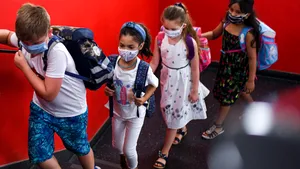 Tot mai mulţi români revin definitiv în ţară, după ani petrecuţi peste hotare. La Cluj, anul şcolar începe cu 27 de clase pregătitoare în plus