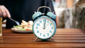 Aceeași mâncare, alt efect. De ce o masă la 9 dimineața nu e totuna cu una luată noaptea