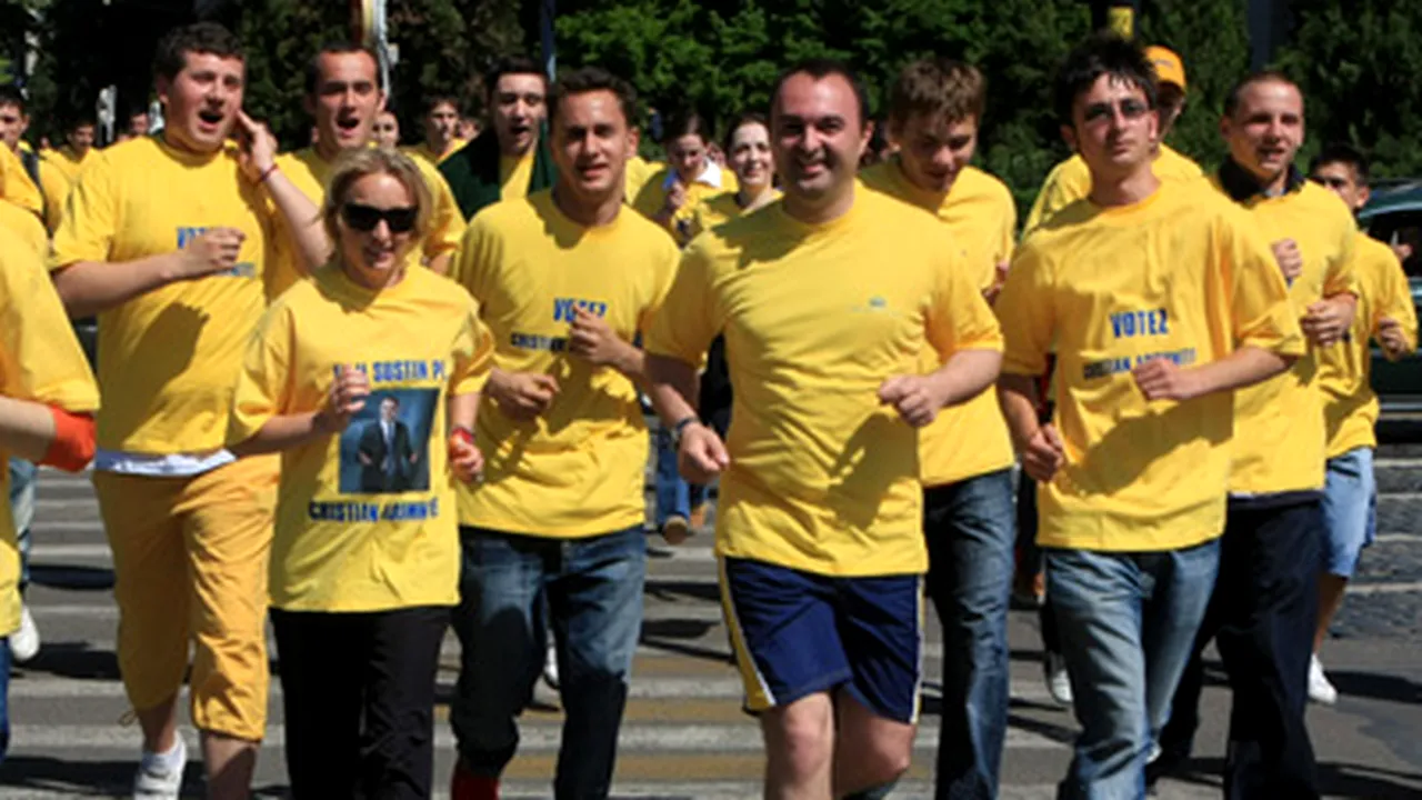 Adomniţei şi-a încheiat campania electorală printr-un cros, alături de Gabriela Szabo