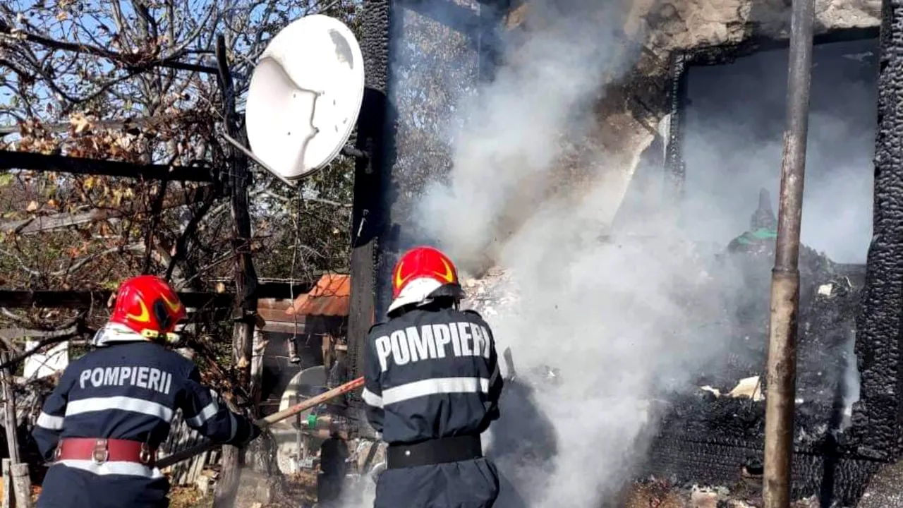 Ars de viu în propria casă. Pompierii gălăţeni nu au mai putut salva victima din incendiul care i-a cuprins locuinţa