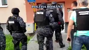 Tânăr din Cluj, ridicat de poliţişti, după ce a fost acuzat că a omorât o femeie în Anglia