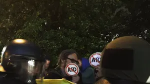 Imigrant sirian, bătut cu un lanţ în Germania de persoane care au strigat injurii rasiste / Nou miting antiimigraţie după uciderea unui german