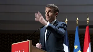 Emmanuel Macron sugerează protejarea intereselor Uniunii Europene în relaţia cu Statele Unite
