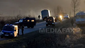 Proteste la Pungeşti: Localnicii au încercat să oprească maşini ale Chevron, jandarmii blocând drumul. Poliţia a întocmit trei dosare penale pentru distrugere