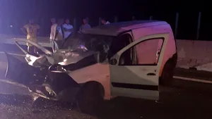 FOTO Accident pe Autostrada Soarelui, din cauza unui şofer beat şi fără permis. Două persoane au fost rănite