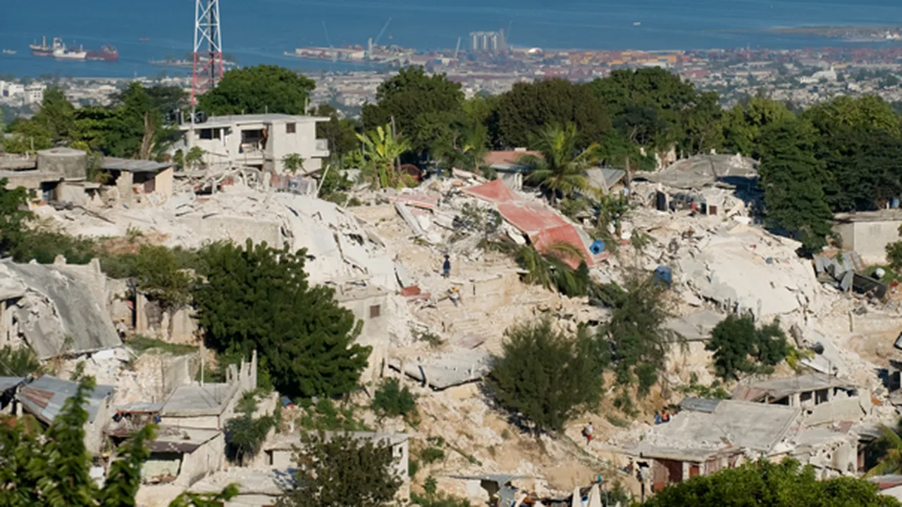 Catherine Ashton: Reconstrucţia statului Haiti reprezintă o 