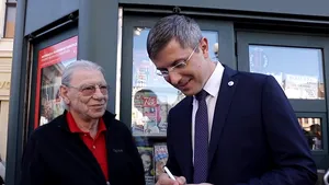 Dan Barna, criticat în online pentru că i-a dat un autograf lui Emeric Ienei/ Liderul USR dezminte „fake news-ul” - VIDEO