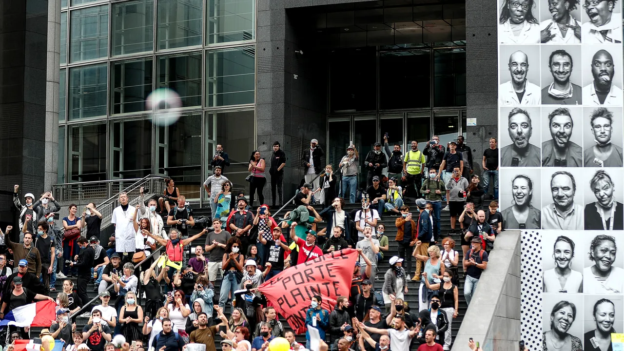 Violenţe în centrul Parisului, în cursul unui protest organizat de Ziua Naţională a Franţei 