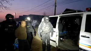 Un bărbat, acuzat de proxenetism în Italia, prins de poliţiştii din Timiş