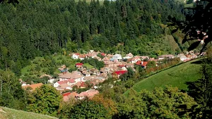 Turism rustic „perfect”: Turiştii dintr-o staţiune din România, nevoiţi să-şi scurteze sejurul deoarece au curent cu porţia