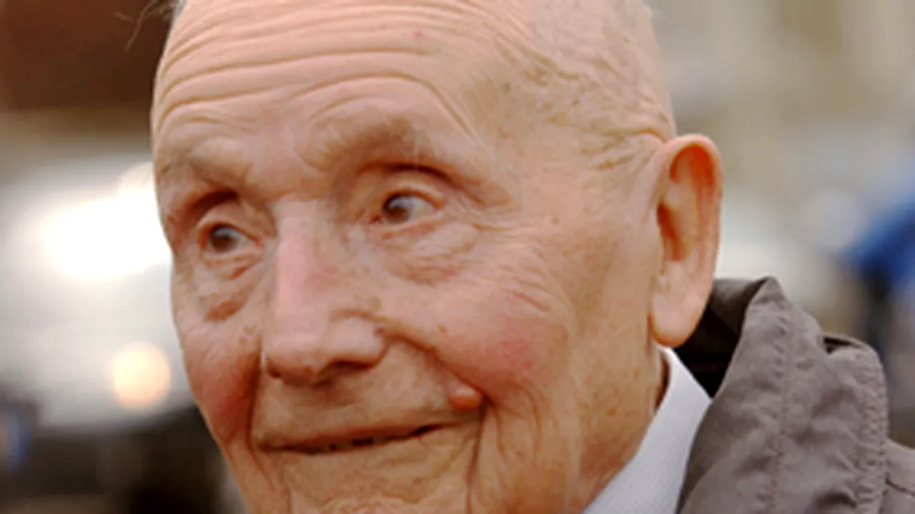 Julien Gracq a încetat din viaţă sâmbătă, la vârsta de 97 de ani