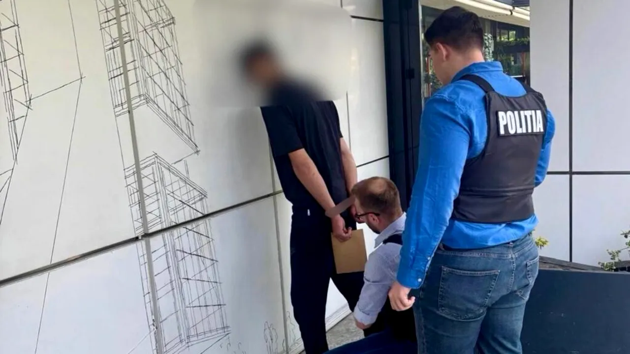 Doi bărbați din Bacău, prinși în flagrant în timp ce încercau să-i dea mită 2.500 de euro unui polițist