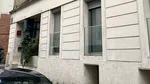 Un nou născut a murit după ce a fost aruncat de mama sa pe fereastra unui hotel