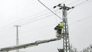Aproape 11.000 de abonaţi ai Electrica nu au curent electric de peste două zile