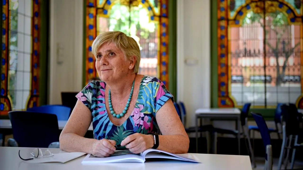 Un fost ministru catalan s-a predat poliţiei din Scoţia. Clara Ponsati, profesor universitar în Marea Britanie, inculpată pentru rebeliune în Spania