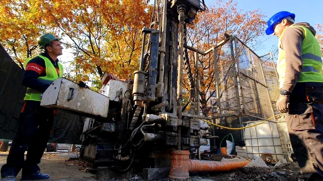 (P) Au început forajele geotehnice pentru consolidarea planşeului de la Piaţa Unirii