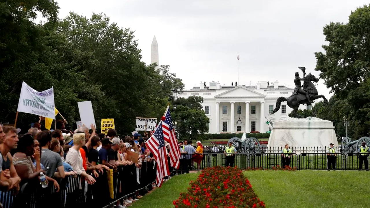 Naţionaliştii albi au fost confruntaţi de contraprotestatari la protestul din Washington