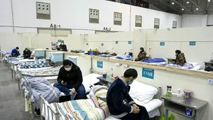 Peste 1.000 de decese cauzate de coronavirus, confirmate de autorităţile chineze. Aproape 1.300 de persoane, în stare critică