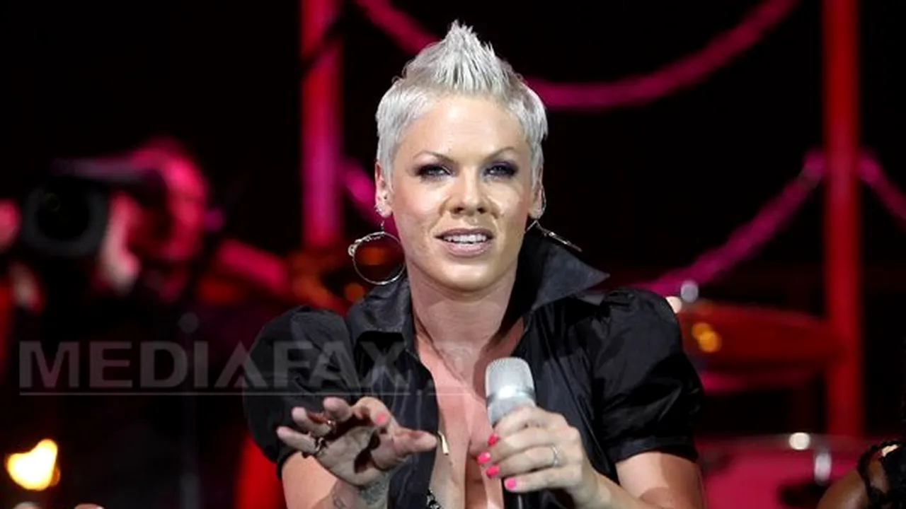 Pink a căzut de la înălţime în timpul unui concert în Germania - VIDEO