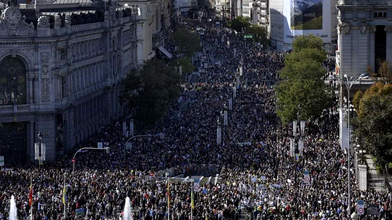 Zeci de mii de lucrători din sănătate din Spania au protestat pentru un viitor mai bun