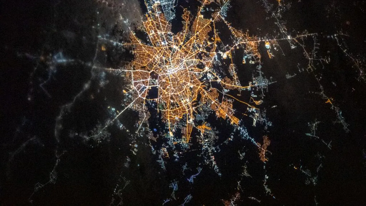 O fotografie cu Bucureştiul văzut din spaţiu a fost publicată de astronauţii de pe Staţia Spaţială Internaţională