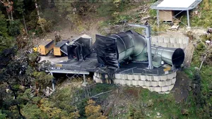 Explozie într-o mină din Noua Zeelandă: Doi mineri au supravieţuit, alţi 36 au rămas în subteran