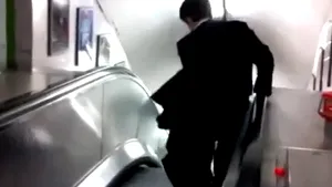 Este mai rapid să staţionezi sau să urci pe scările rulante? Răspunsul găsit de cercetători după şase luni de studii este SURPRINZĂTOR