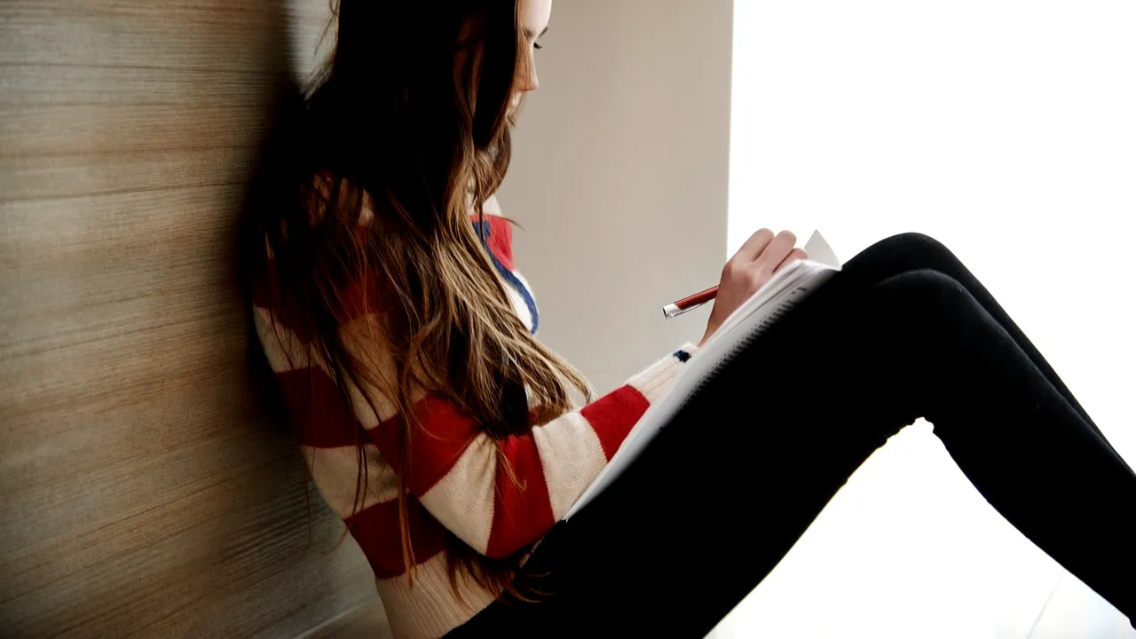 Coşmarul unei adolescente după ce s-a întâlnit cu un tănăr de pe o reţea socială. A fost supusă unor „pedepse” umilitoare, filmată şi ameninţată cu publicarea imaginilor 