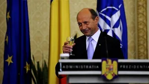 Mesajul preşedintelui Băsescu de Anul Nou: Putem fi mândri că printr-un amplu efort naţional am depăşit împreună dificultăţile anului 2011
