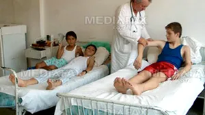 Cantina unde au mâncat copiii internaţi cu toxiinfecţie alimentară, închisă pentru 24 de ore