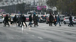 După un an de pandemie, se numără victoriile şi pierderile în faţa fricii. Mărturiile unui tânăr despre tragedie şi speranţă post-COVID