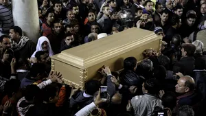 FOTO O înmormântare a fost anulată după ce mortul a fost găsit teafăr, la câţiva kilometri de casă, unde încerca să îşi facă o nouă viaţă 