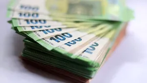 Primarul din Slănic Moldova, prins în flagrant de DNA când ar fi primit 6.000 de euro mită. În total, ar fi încasat 21.000 de euro