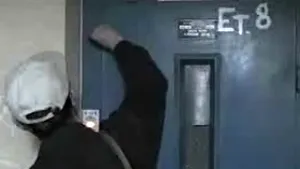 Hunedoara: O femeie însărcinată şi soţul său, la spital după ce au căzut în gol cu liftul
