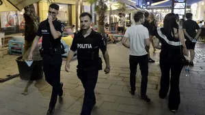 Petrecerea s-a mutat din Mamaia, în Constanţa. Distracţia de la o terasă, oprită de poliţişti