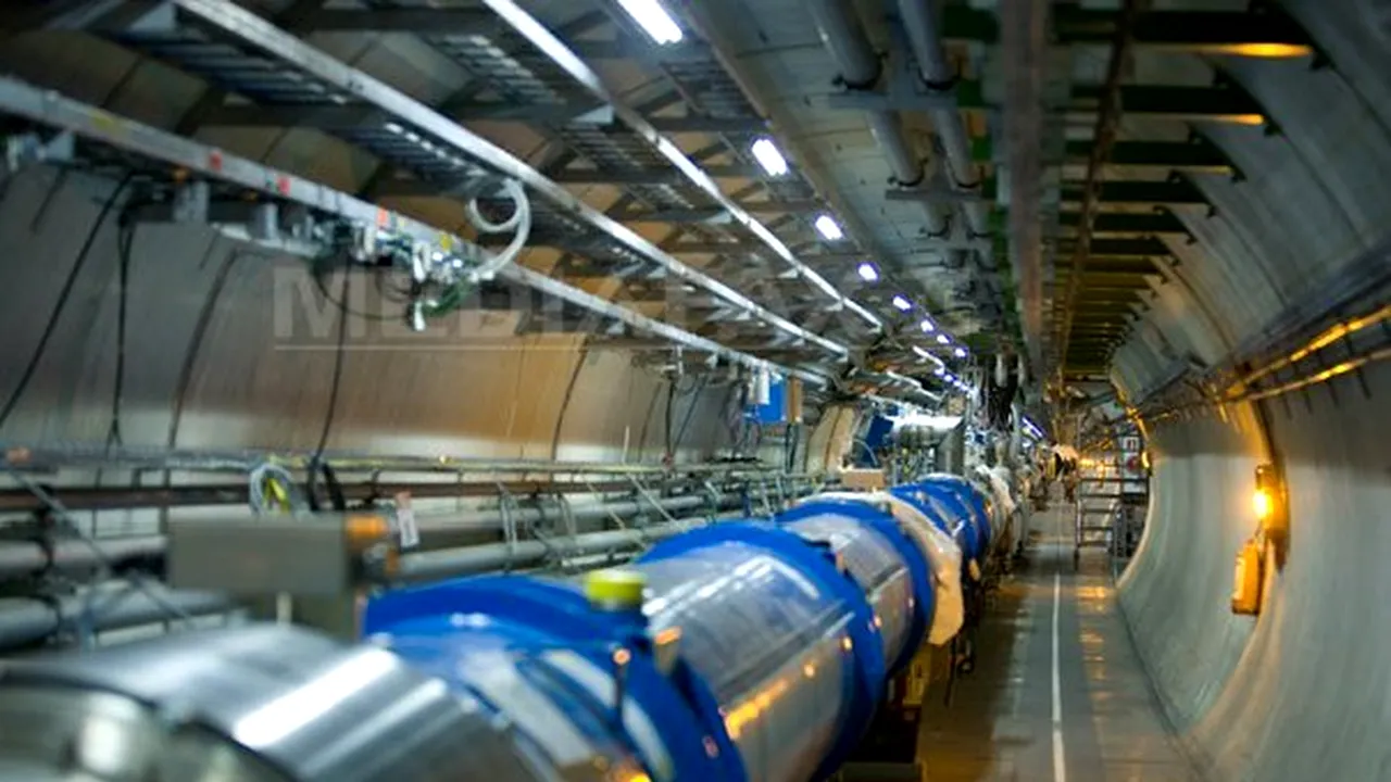 LHC reia coliziunile de particule, în încercarea de a găsi materie întunecată