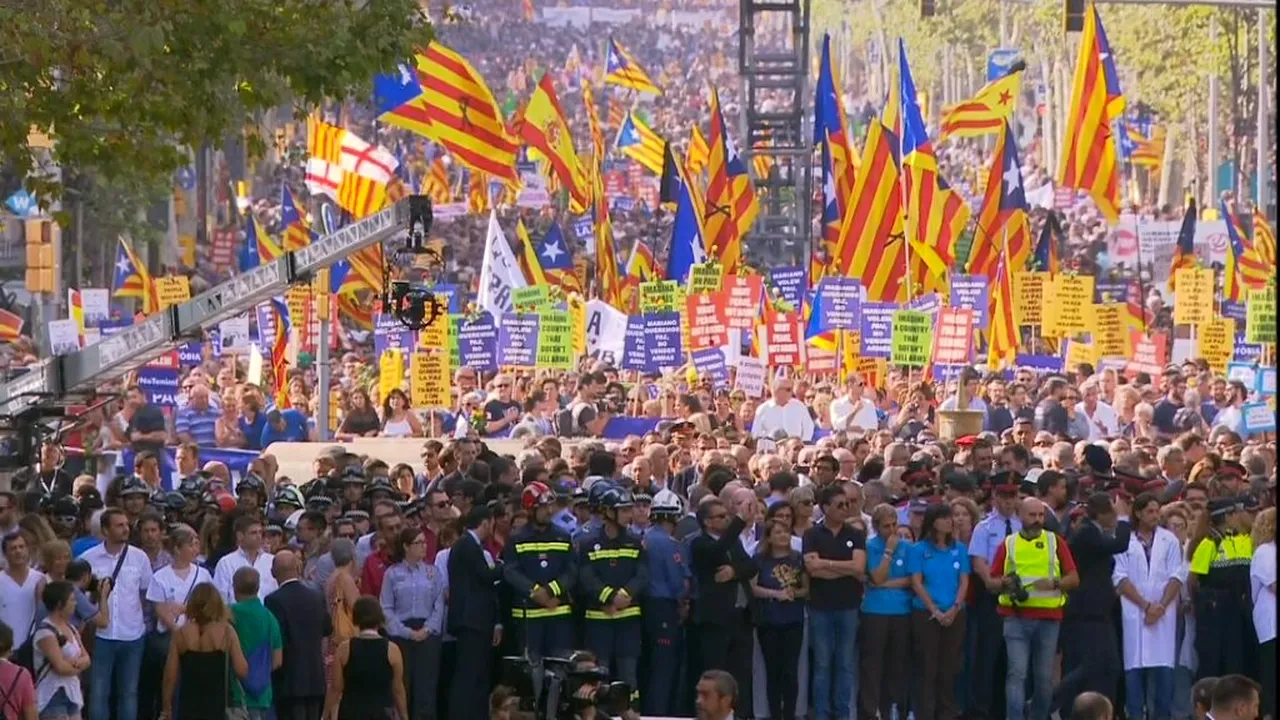FOTO, VIDEO | Marş de amploare împotriva terorismului în Barcelona. Zeci de mii de oameni, în frunte cu regele Spaniei, Felipe al VI-lea, pe străzi, la nouă zile de la atentate