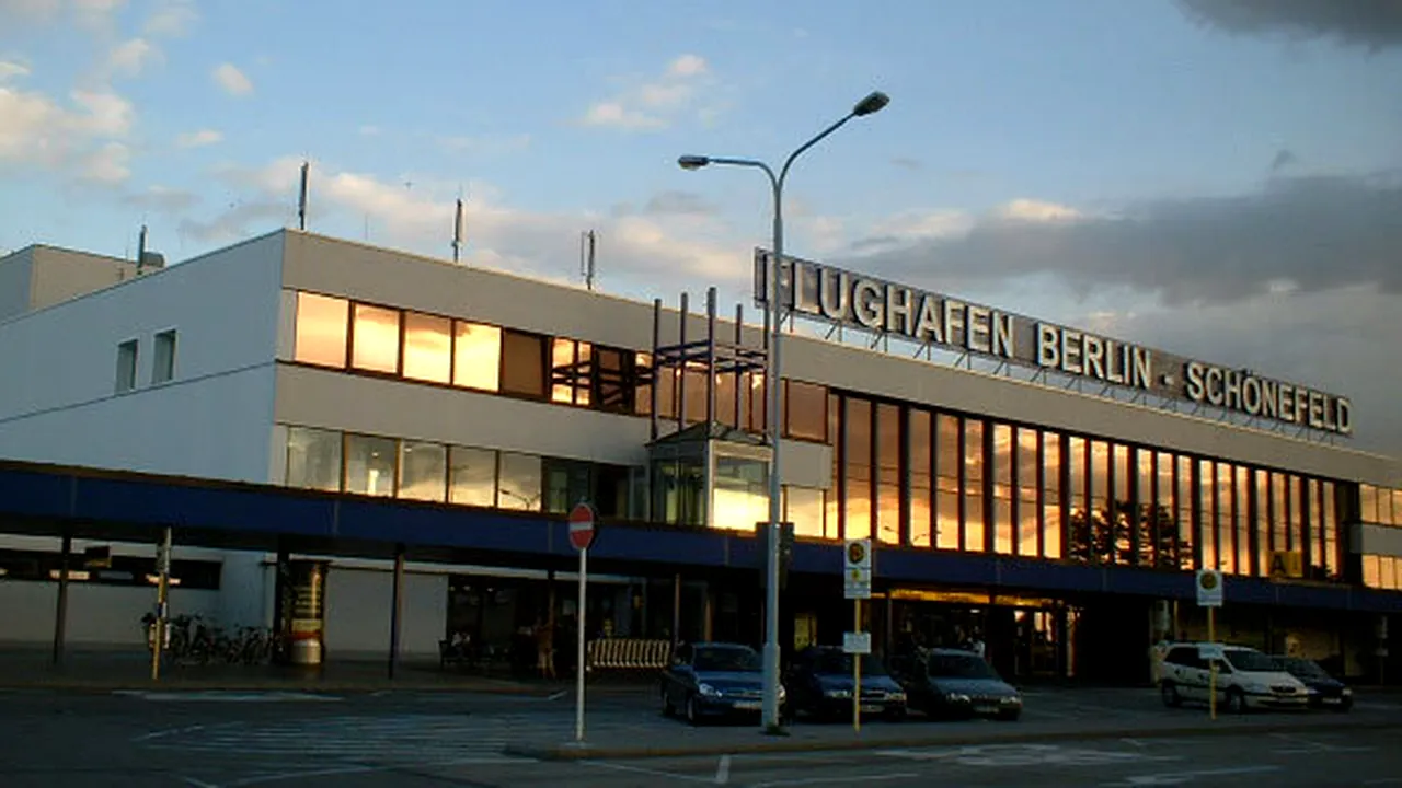 ALERTĂ pe un aeroport din Berlin: Un terminal a fost EVACUAT din cauza unei posibile dispersări cu gaz lacrimogen