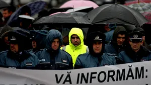 Aproximativ 200 de sindicalişti de la 