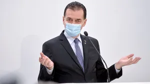 Silviu Predoiu: Fotografia din biroul premierului Orban dovedeşte că o grămadă de oameni nu şi-au făcut datoria. Să ne aşteptăm la alte amenzi?