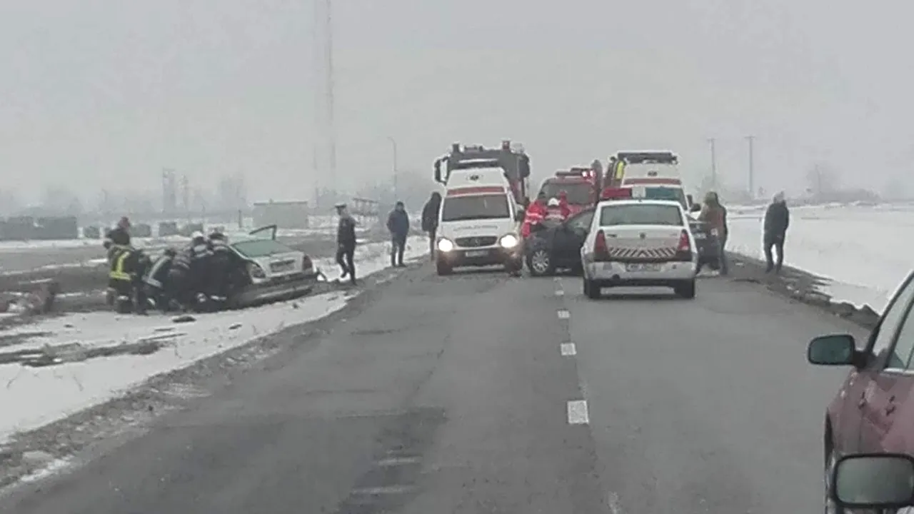 Accident rutier cu un mort şi trei răniţi, pe DN 79, în judeţul Arad