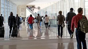 Aproape 250.000 de euro, descoperiţi în bagajul unui cetăţean moldovean-serviciile vamale franceze