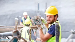 Anchetă BBC | Cum se cumpără „sclavii” români pentru şantierele din Marea Britanie